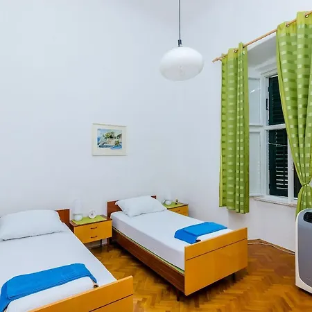 Two Stars Two Beds Downtown Apartamento *